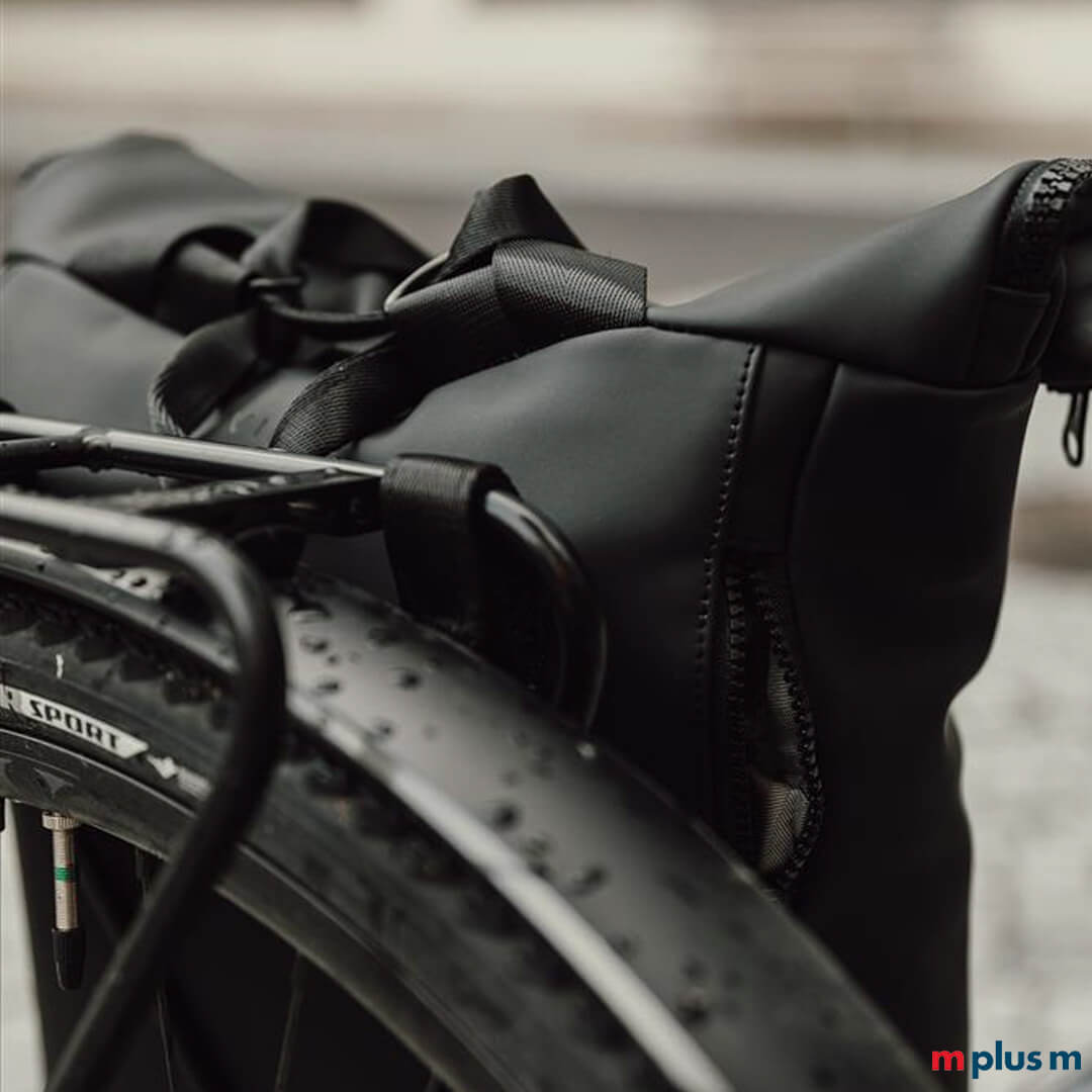 Baltimore-Buerorucksack-bedrucken-mit-Logo-als-nachhaltiges-Giveaway Schlaufen und Befestigung am unteren Teil der Tasche halten Rucksack sicher und fest am Gepäckträger damit Ihre Wertsachen immer bei Ihnen bleibeen