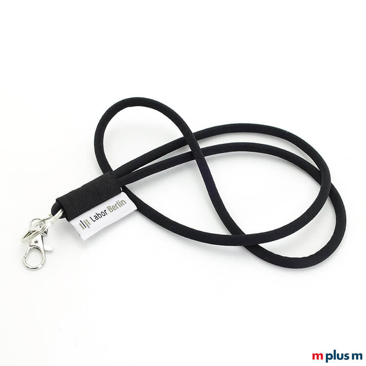 Tube Flag Kordel Schlüsselband LB Schwarz als Werbeartikel Schwarzes Kordel Schlüsselband mit Logo Einwebung auf dem textilen Etikett und mit Standard Karabiner