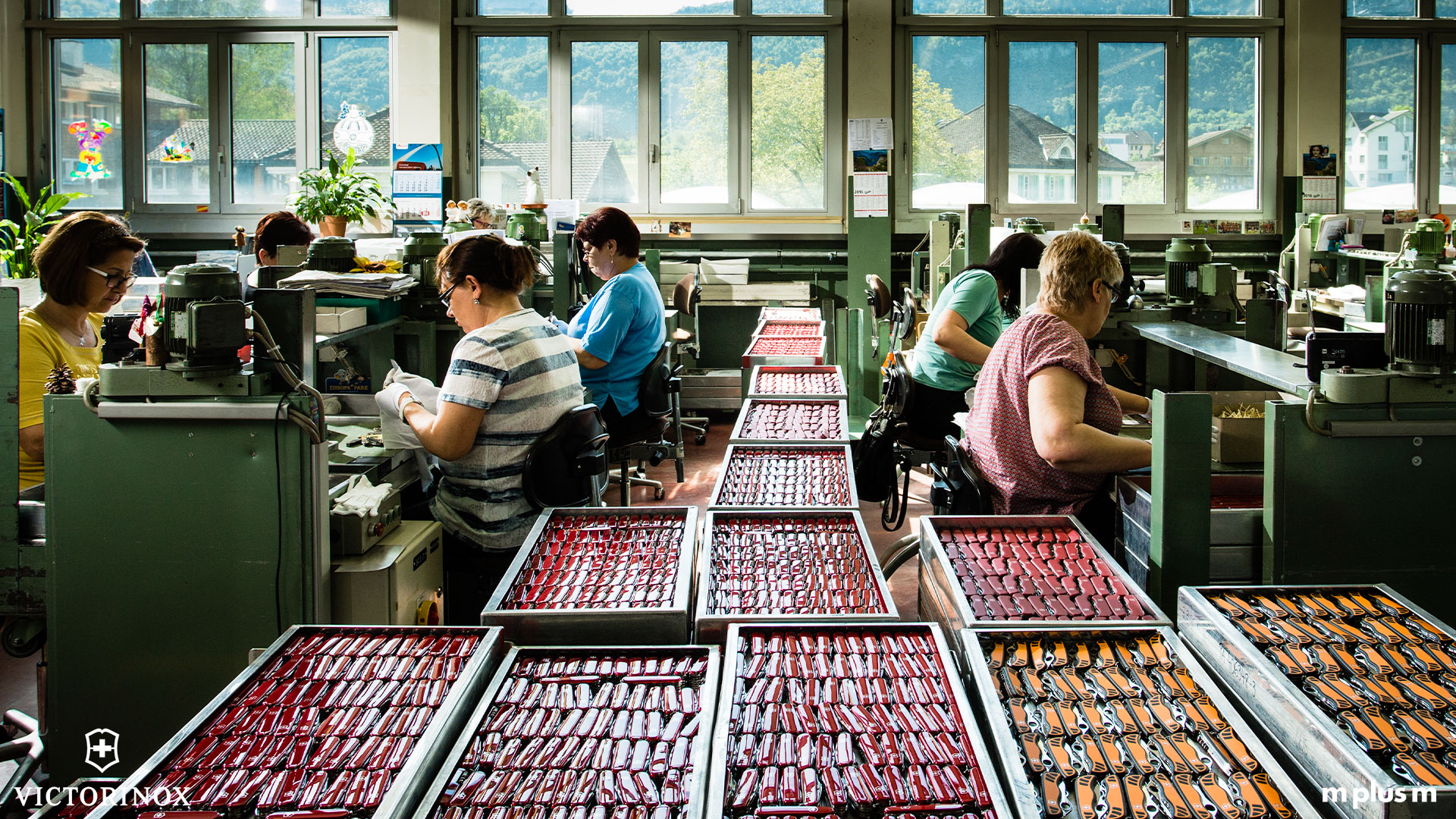 Handwerklich Produktion von Schweizer Taschenmessern bei Victorinox