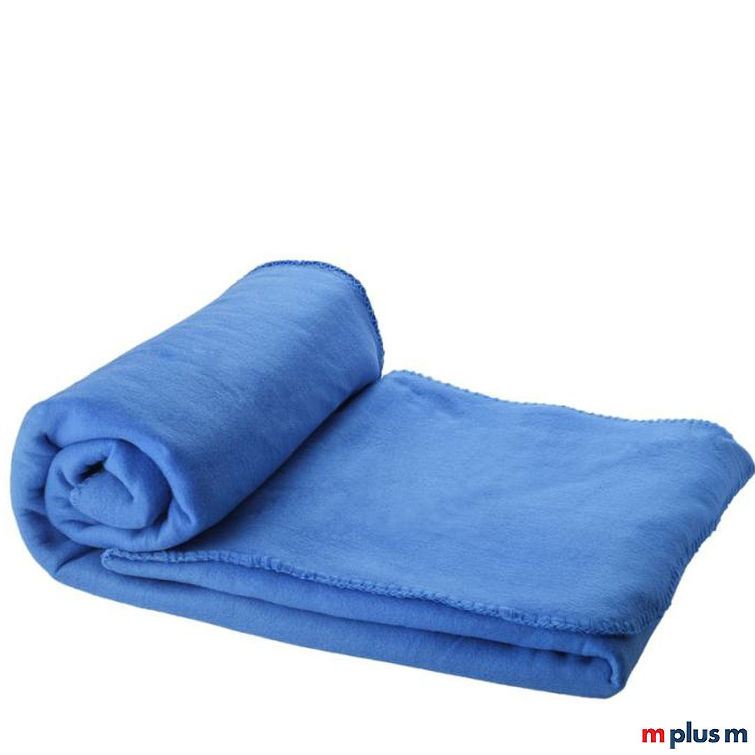 Die prozessblaue 'Huggy' Decke besteht aus weichem und bequemem Polarfleece. Ab einer Menge von 50 Stück können Sie die Decke bedrucken lassen