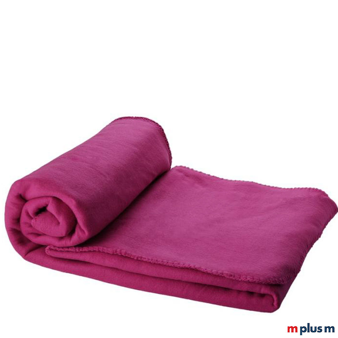 Die magenta farbene 'Huggy' Decke besteht aus weichem und bequemem Polarfleece. Ab einer Menge von 50 Stück können Sie die Decke bedrucken lassen