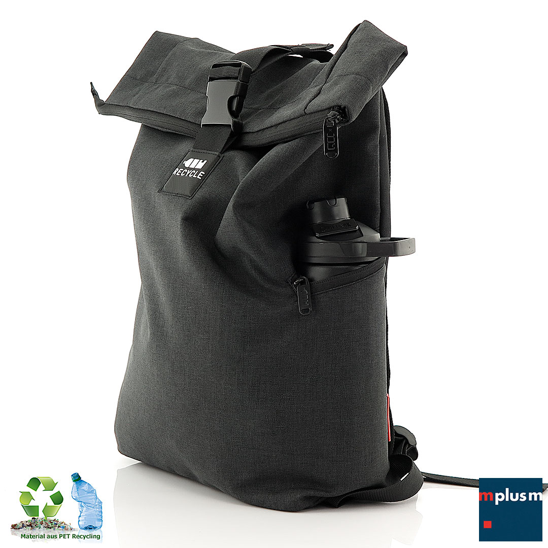 Mit praktischer Aussentasche für Trinkflaschen: Nachhaltiger Rucksack aus RPET-Material.