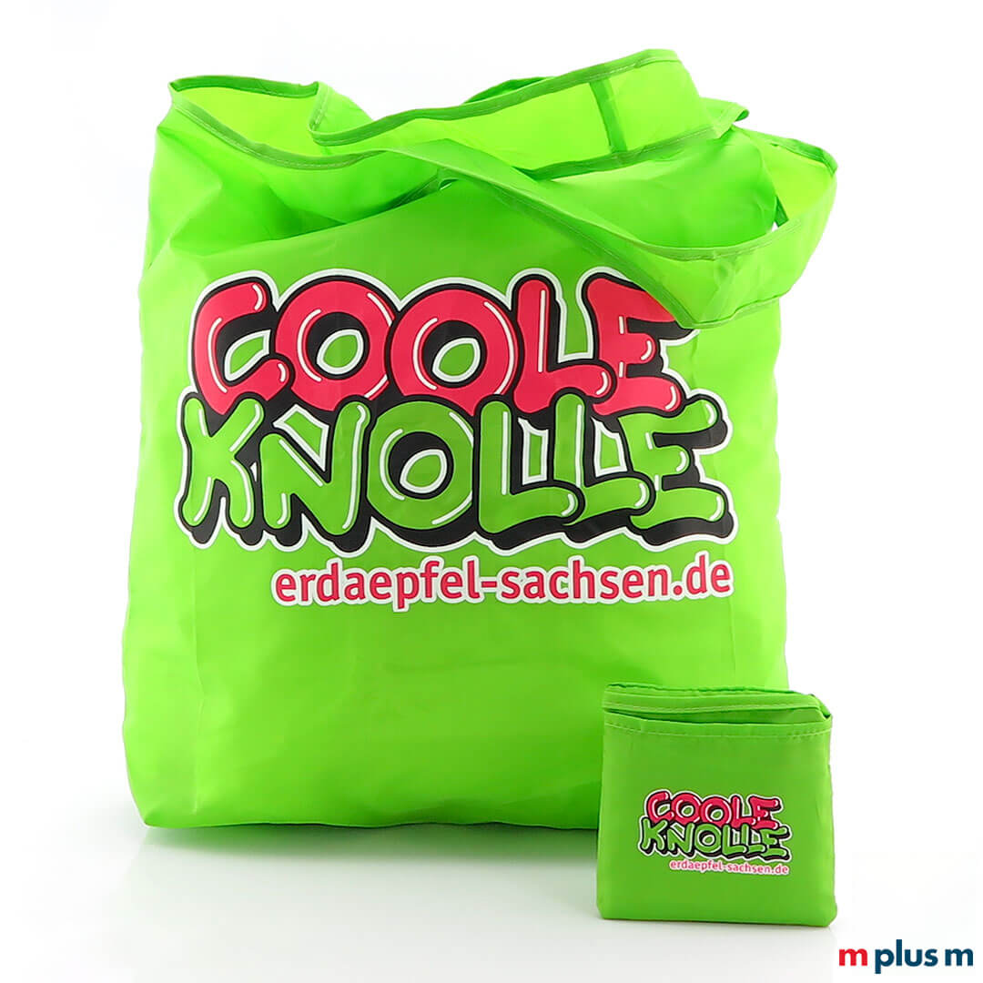 Schöne faltbare EInkaufstasche aus recycelten PET Flaschen. Nachhaltiger Werbeartikel in Sonderanfertigung. Schöne faltbare EInkaufstasche aus recycelten PET Flaschen. Nachhaltiger Werbeartikel in Sonderanfertigung.