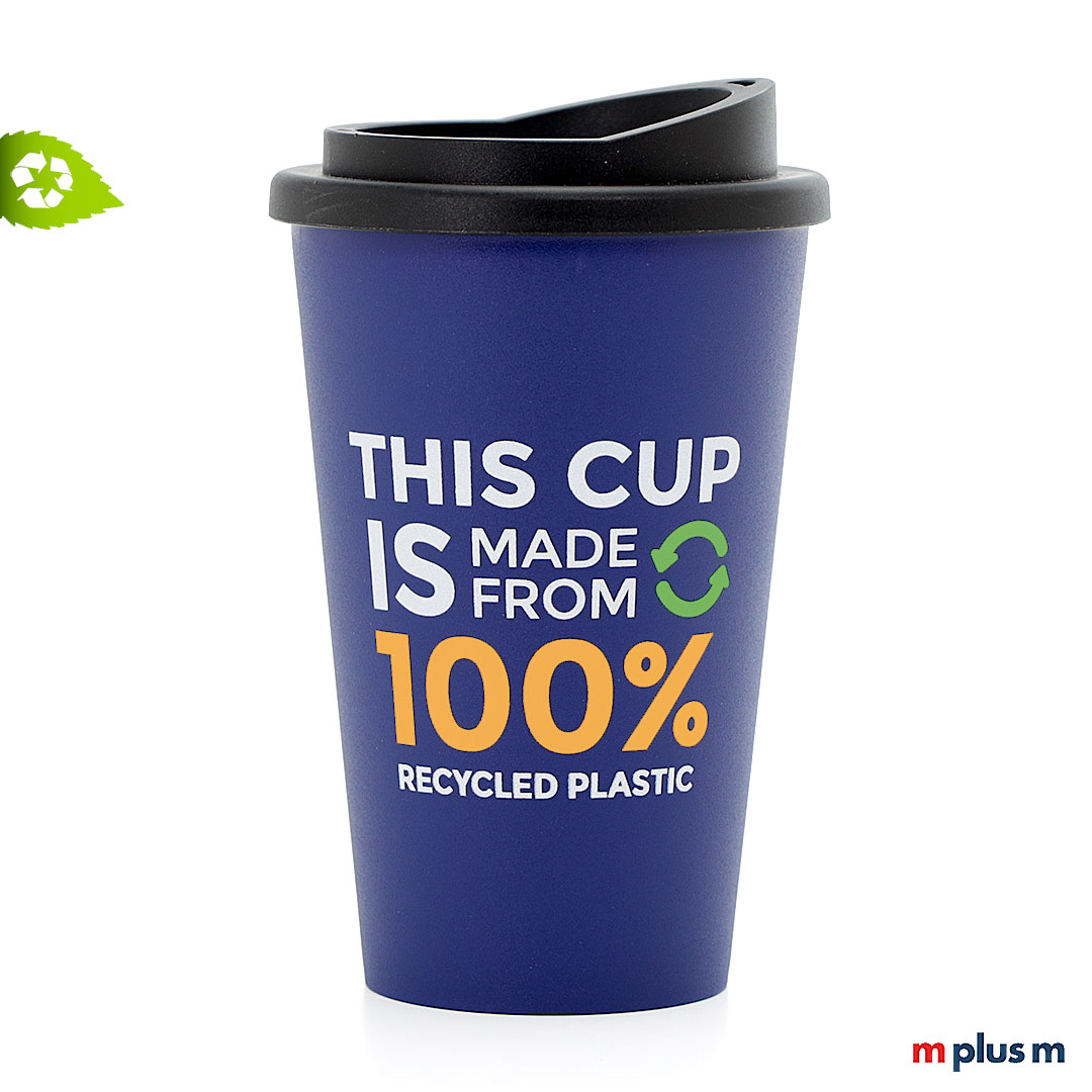 Blauer Coffee To Go Becher aus Recycling Kunststoff mit 3c Logo spülmaschinenfest bedrucken