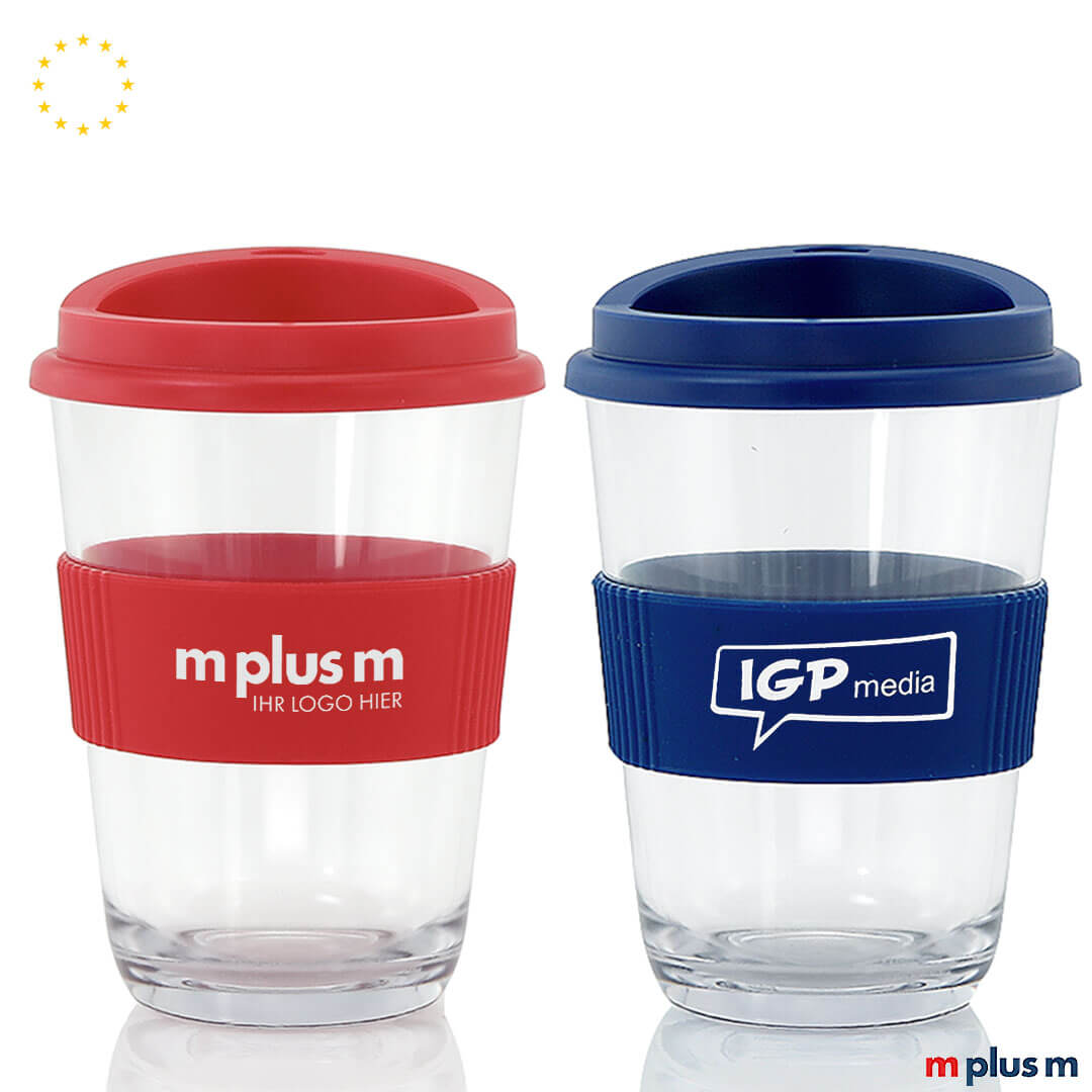 Cristallino Coffee Shop Kaffeebecher aus kristallklarem Kunststoff mit Logo auf der Silikonmanschette