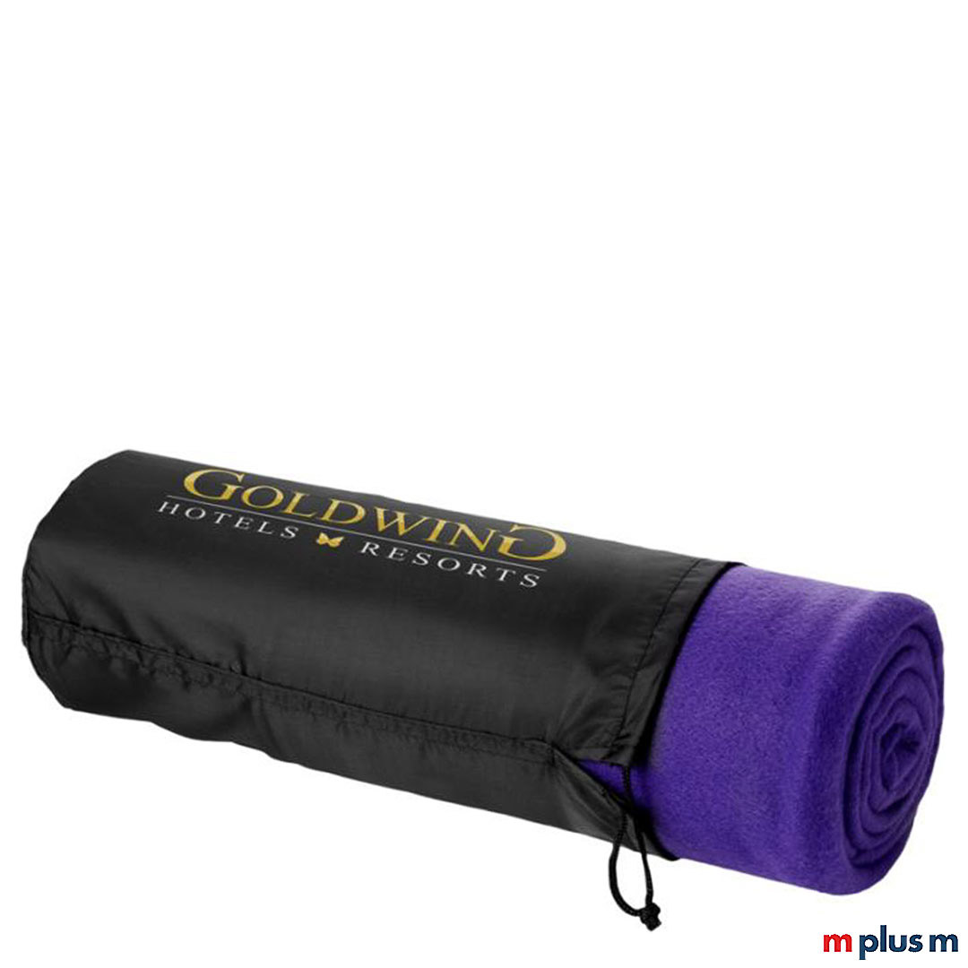 Die einfarbige 'Huggy' Decke besteht aus 100% Polarfleece. Die Decke wird mit einem praktischen Beutel mit Kordelzugverschluss geliefert.