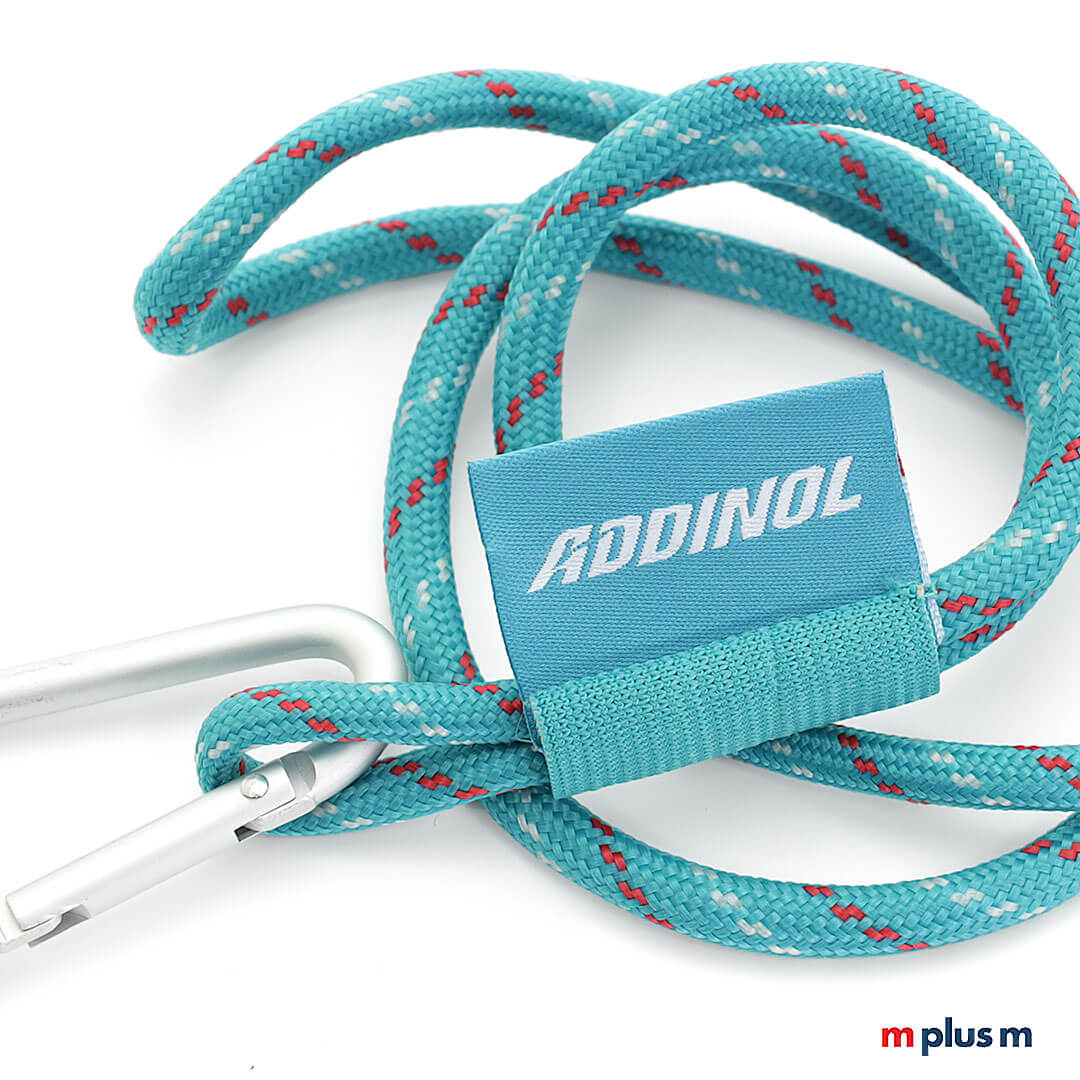 Schöner Werbeartikel: Nautic Kordel Lanyard mit Logo Textil Etikett Nautic Flag Lanyard in Wunschfarbe mit mehrfarbiger Einwebung von Akzentpunkten und großem Alu Karabiner(Preis auf Anfrage). Logo auf Textil Etikett