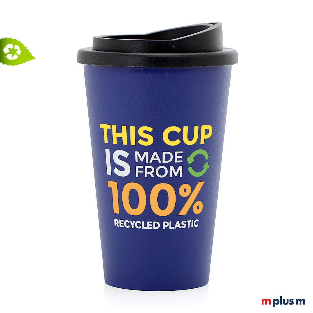 Blauer Coffee To Go Becher aus Recycling Kunststoff mit 4c Logo spülmaschinenfest bedrucken