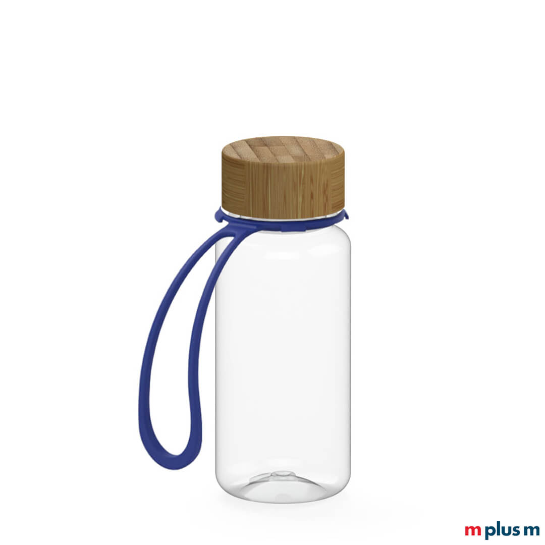 Blaue-Kunststoffflasche-bedruckt-mit-Logo-bedrucken-Natural-als-Werbeartikel Flasche Trageschlaufe blau als Werbegeschenk mit Logo Druck für Mitarbeiter Kunden Kinder