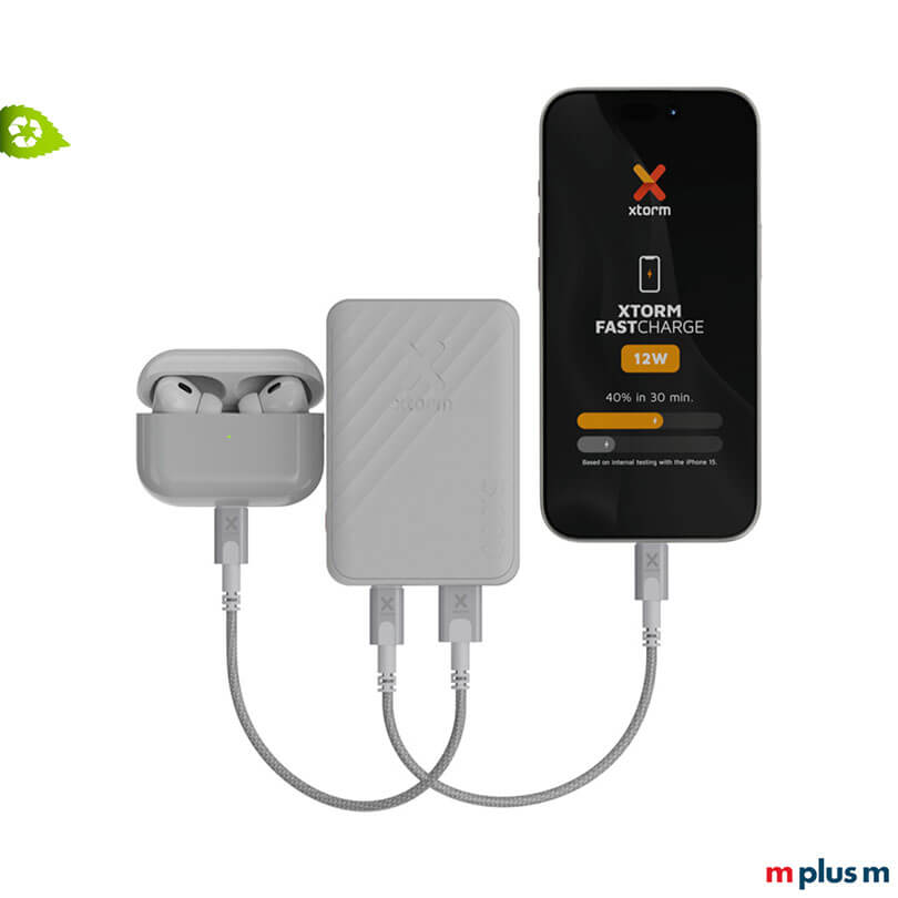 Xtorm XG205 5.000 mAh FastCharge Powerbank lädt Smartphone und In-Ear-Kopfhörer als Werbeartikel mit Logo