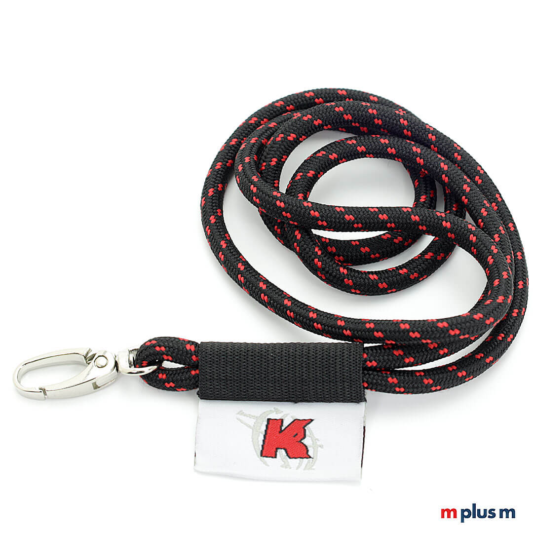 Nautic Flag Lanyard Schwarz Rot mit Logo bedrucken K Schönes und preiswertes Giveaway: Kordel Lanyard Nautic Flag in Farbe Schwarz mit roten Akzenten