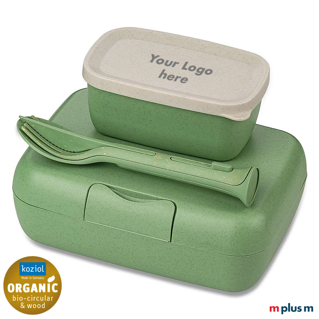 Das 'Candy Ready Bio Circular' Set von Koziol besteht aus 2 Boxen und einem Besteckset. Das Set bietet sich ideal für ein Picknick an Das 'Candy Ready Bio Circular' Set von Koziol besteht aus 2 Boxen und einem Besteckset. Das Set bietet sich ideal für ein Picknick an