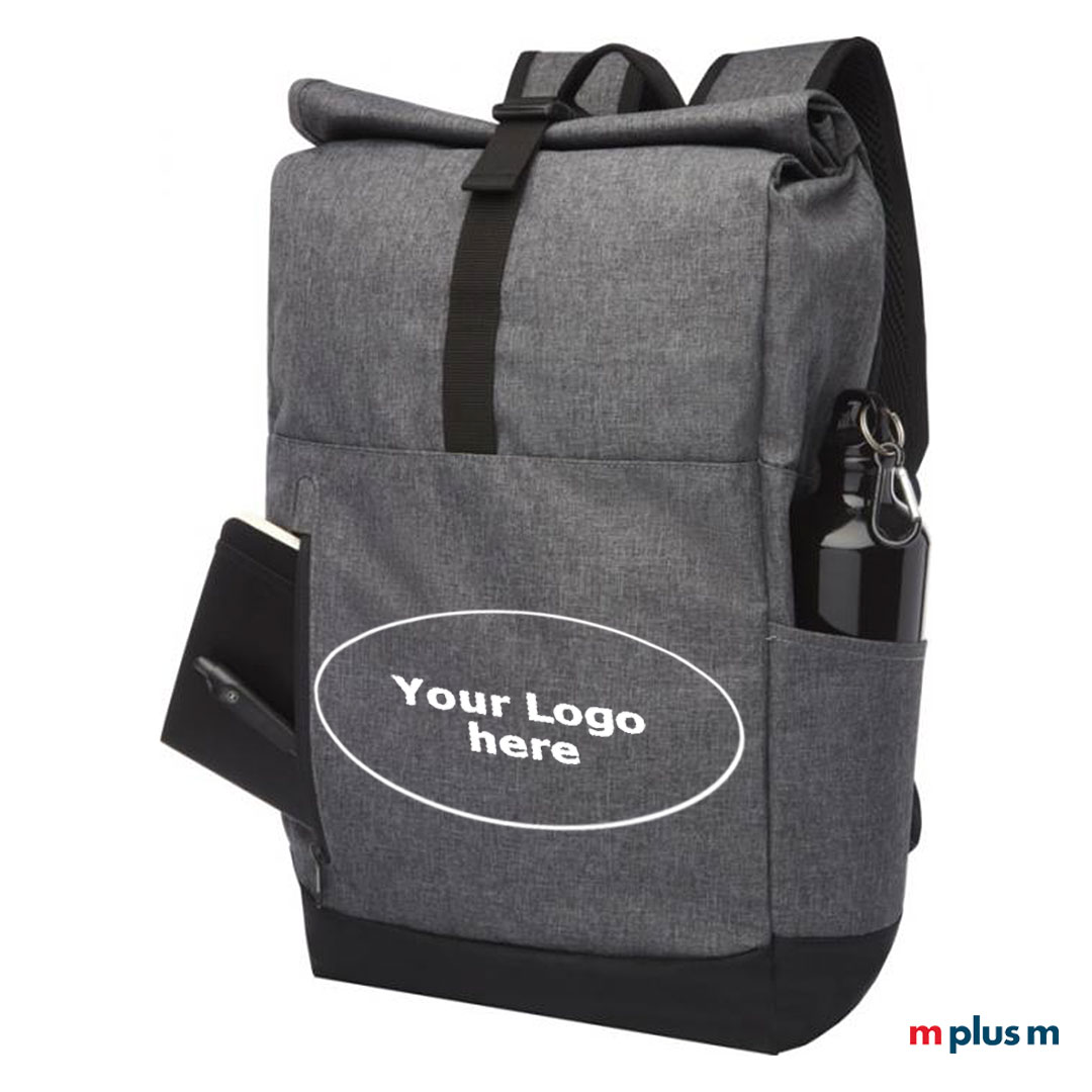 Hochwertiger Rucksack mit Rolltopverschluss mit eigenem Logo bedrucken. Als Ihr nachhaltiges Werbegeschenk.