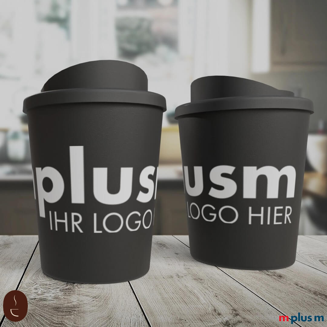 Schwarzer doppelwandiger Thermobecher aus recyceltem Kunststoff mit 250 ml, spülmaschinenfest und auf Wunsch mit Firmenlogo bedruckbar