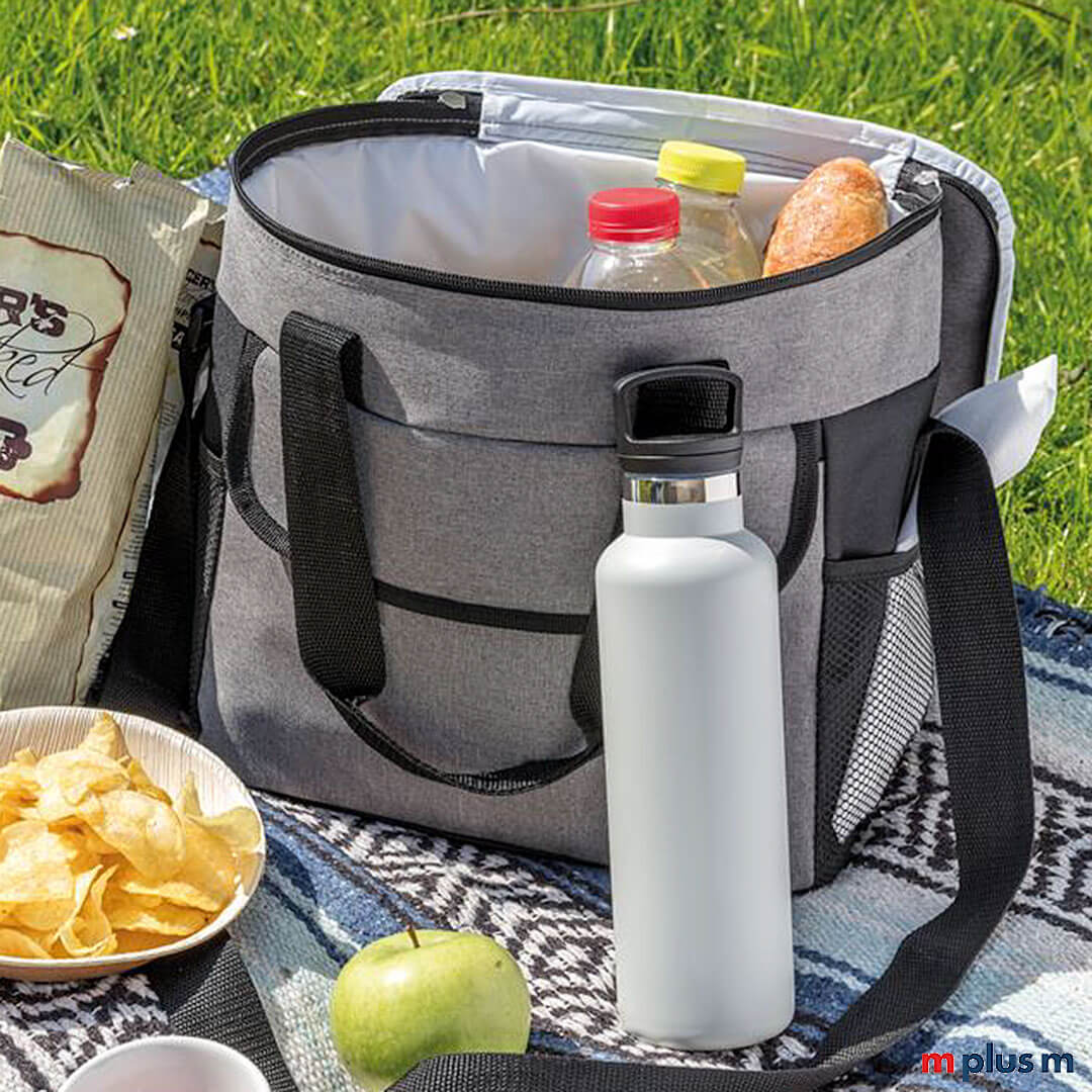 Große Kühltasche 'Nuuk' mit viel Platz. Hochwertig und als Werbeartikel schön mit Logo oder Motiv zu bedrucken