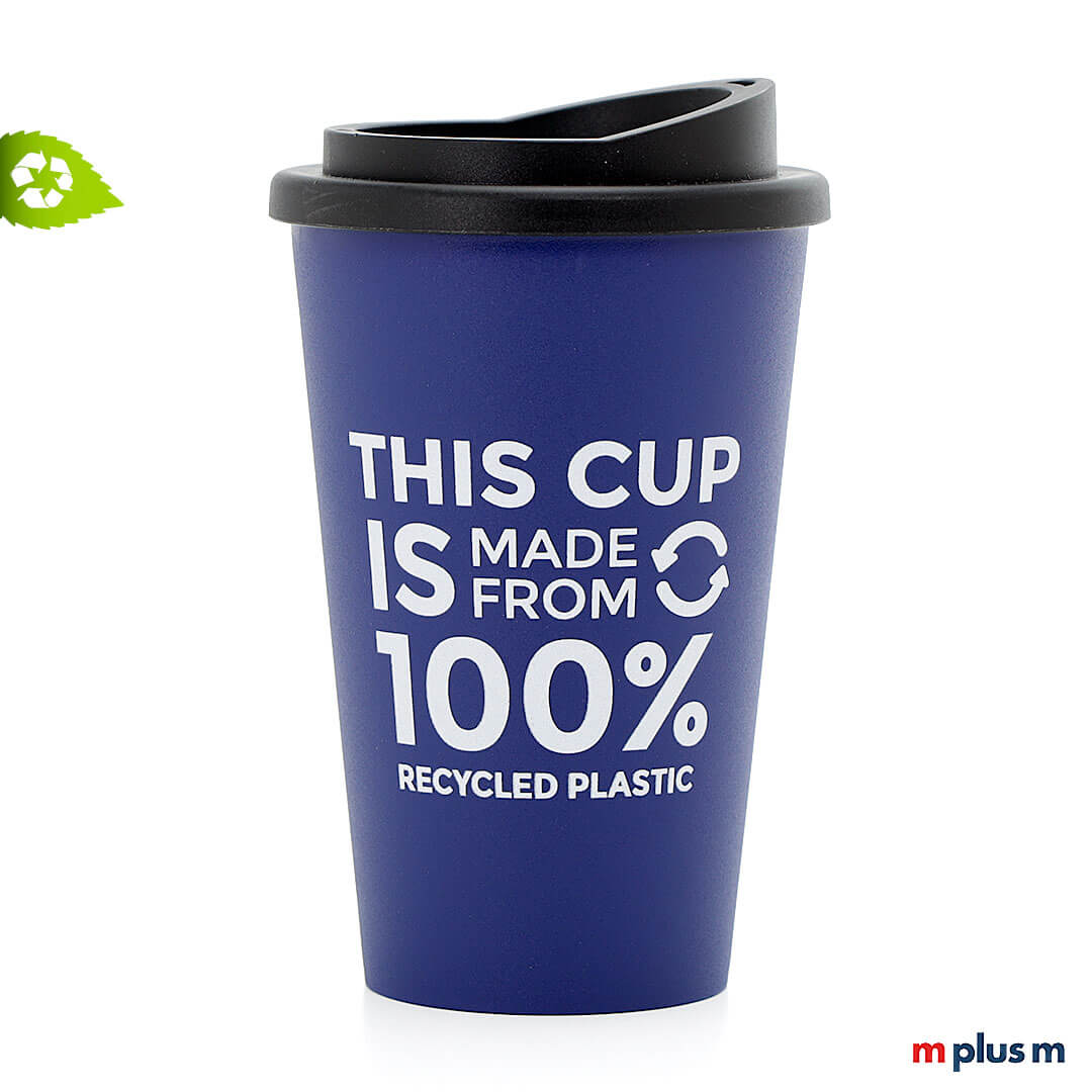Blauer Coffee To Go Becher aus Recycling Kunststoff mit 1c Logo spülmaschinenfest bedrucken