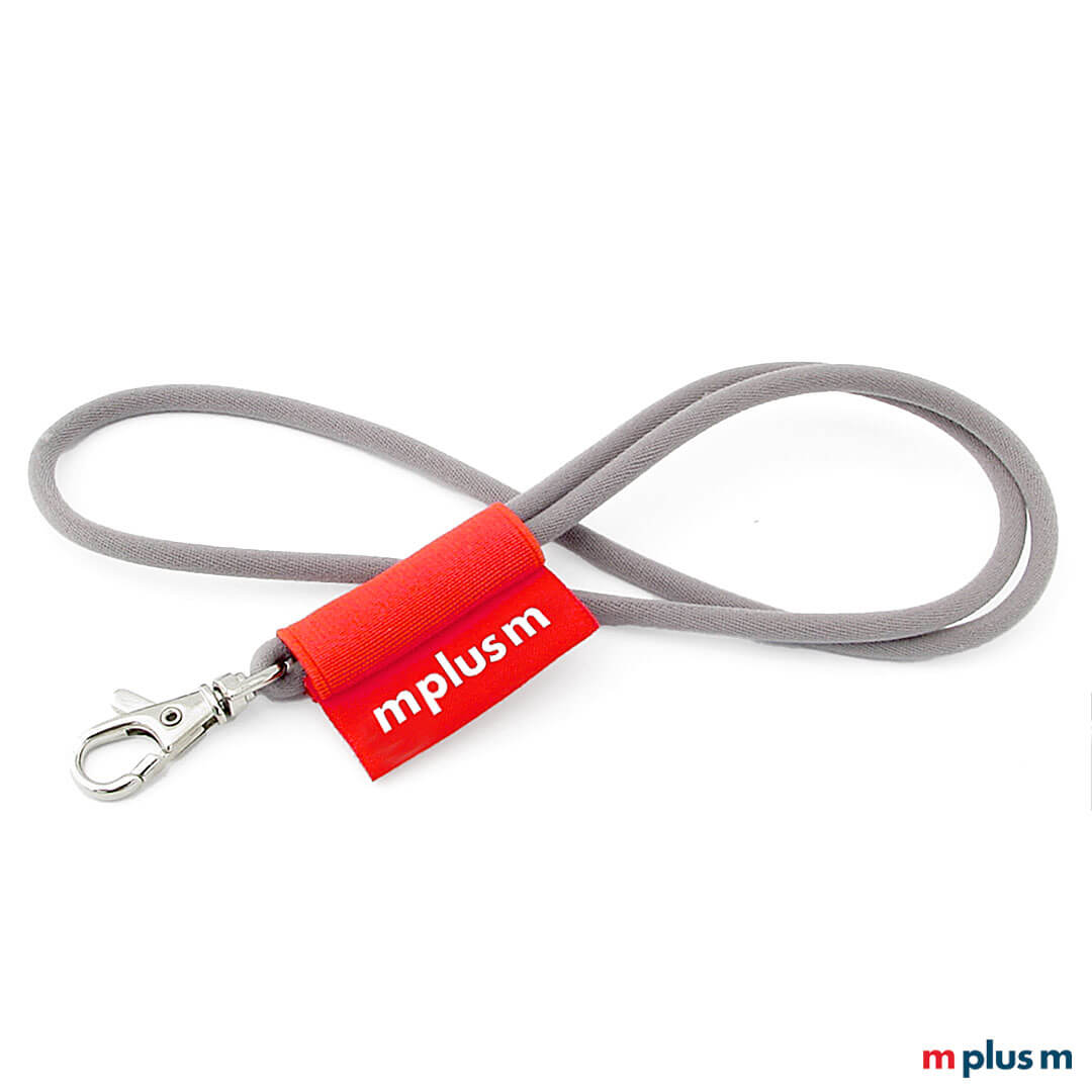 Tube Flag Kordel Lanyard Grau Rot mplusm bedrucken Graues Tube Kordel Lanyard mit Roter Logo Fahne nach Pantone als Giveaway