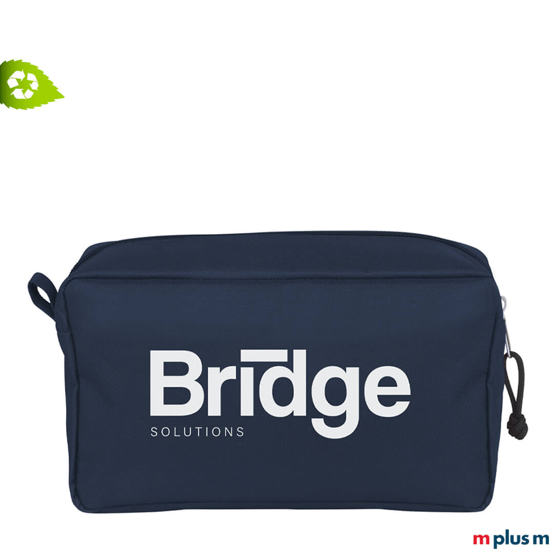 Kosmetikbeutel-nachhaltiges-Werbegeschenk-bedrucken-mit-Logo-Motiv-aus-rPET-Material Kulturtasche aus nachhaltigen Material. Bedrucken mit Siebdruck auf Vorder- und Rückseite