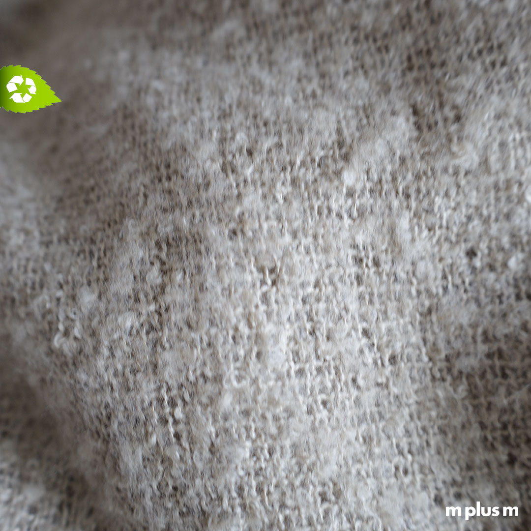 Die 'Mohair' Decke aus Recycling-Faser ist sehr flauschig, leicht, hält warm und kann auch als Tagesdecke benutzt werden. Mit Logo Druck ein idealer Werbeartikel oder Give Away Artikel