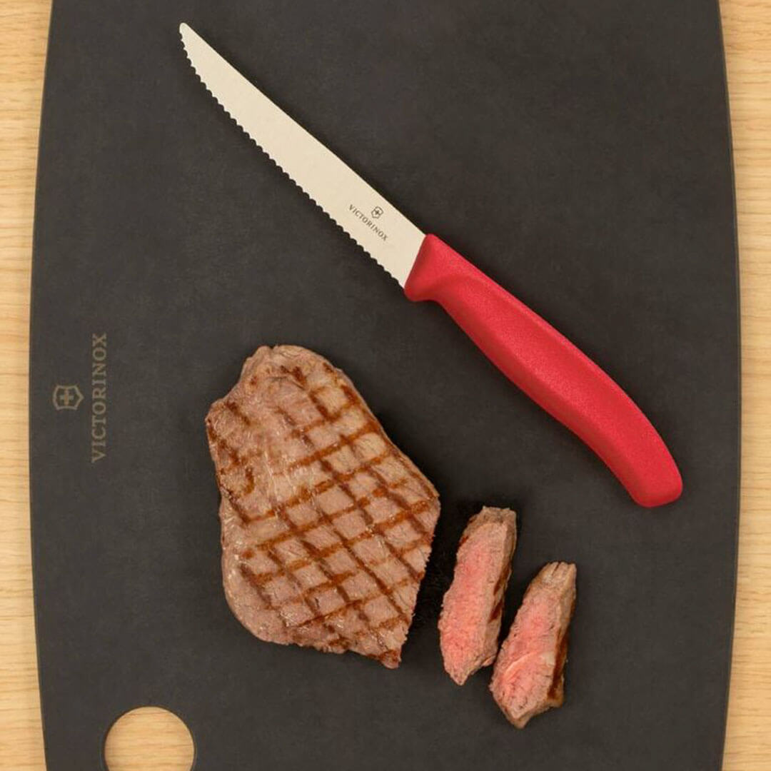 Superscharf als Steakmesser: Mit 11 cm Klinge und Wellenschliff