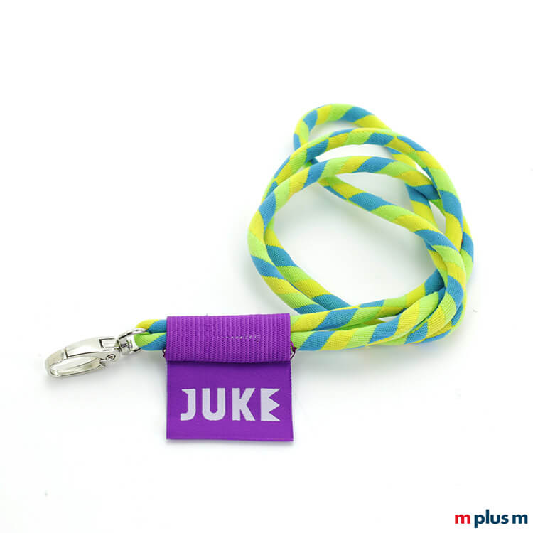 Tube Flag Kordel Lanyard JK 3c Tube Flag Lanyard mit Logo auf Textil Fahne in Lila.
