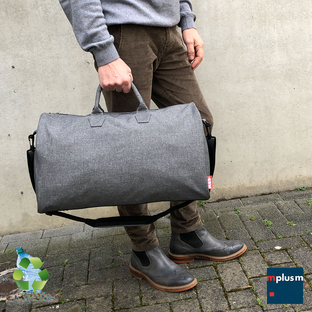 Genau die richtige Größe: Tasche für Reise oder Sport. Nachhaltig und schön.