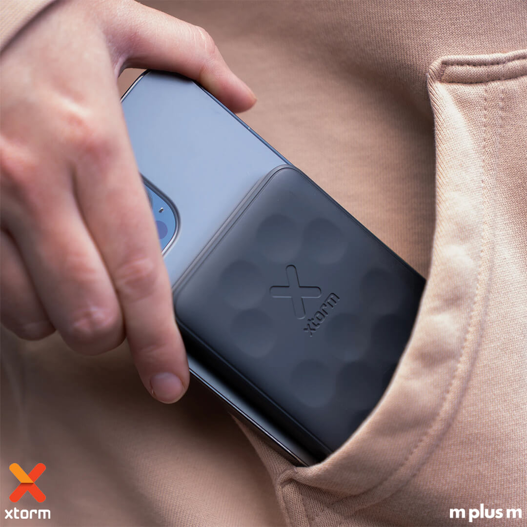 Schlanke Xtorm Magnet Powerbank 5000 mAh mit kabellosem Laden, kompatibel mit iPhone und vielen Smartphones