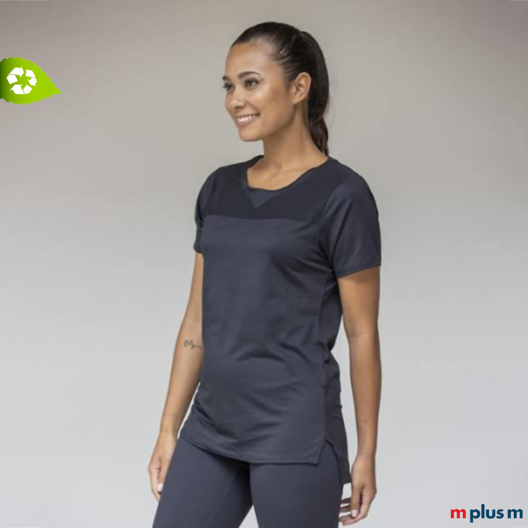 Nachhaltiges-Sport-T-Shirt-mit-eigenem-Logo-bedrucken-Umweltfreundlicher-Werbeartikel Umweltfreundliches Damen T-Shirt als individuelles Marketingartikel mit Logo bedrucken