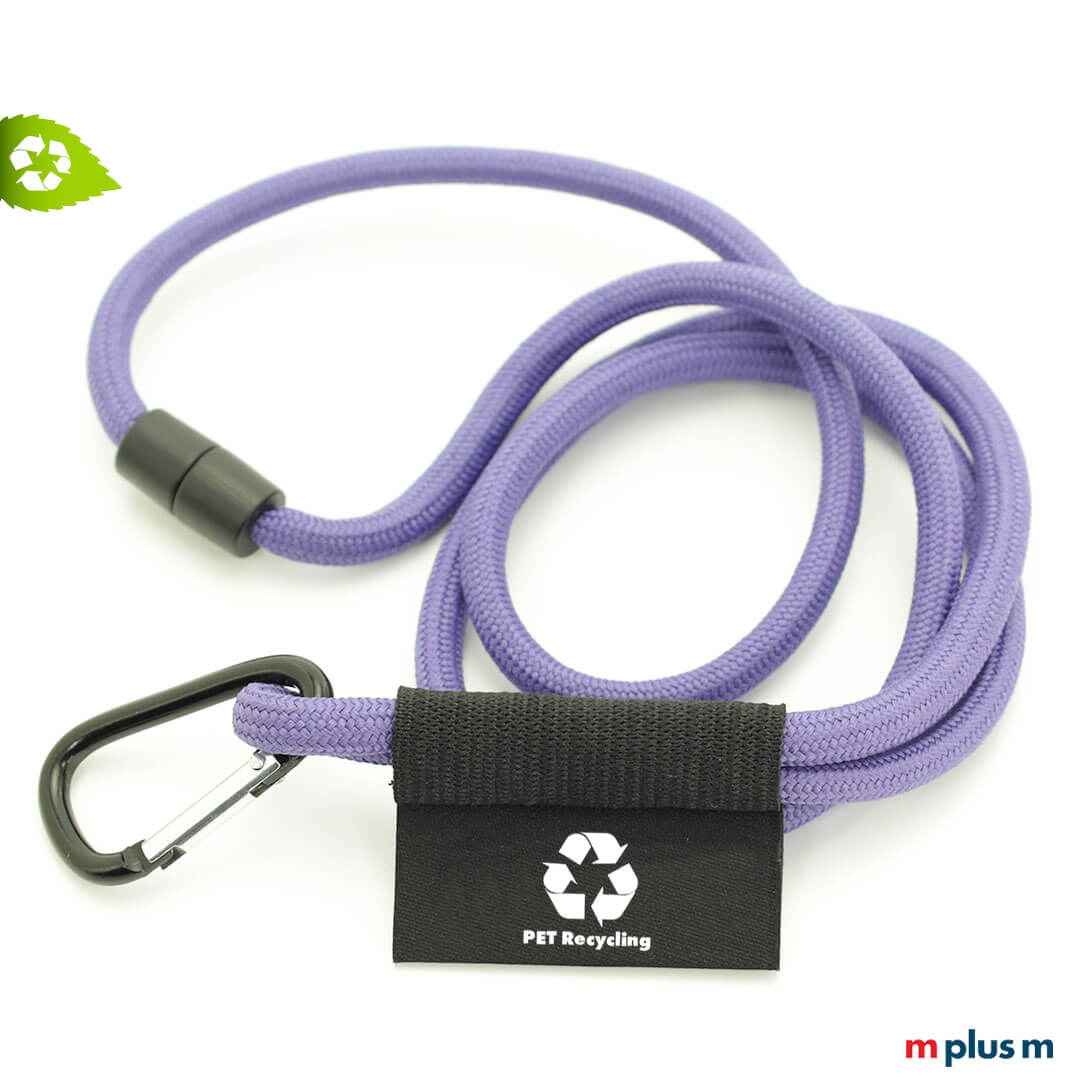 Recycling Nautic Flag Lanyard Lila mit Logo bedrucken PET Recycling ♻️ Kordel Schlüsselband Nautic Flag in Farbe Lila nach Pantone. Als Werbeartikel auf Textil Label mit Logo.
